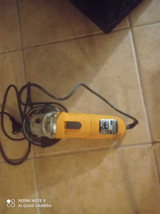 Rebarbadora em bom estado