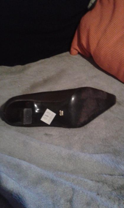 sapatos de salto alto em pele castanhos