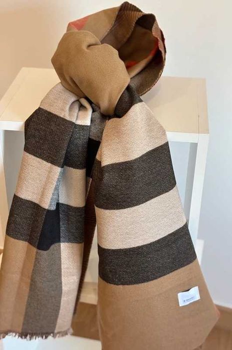 Szalik Burberry – klasyczna krata