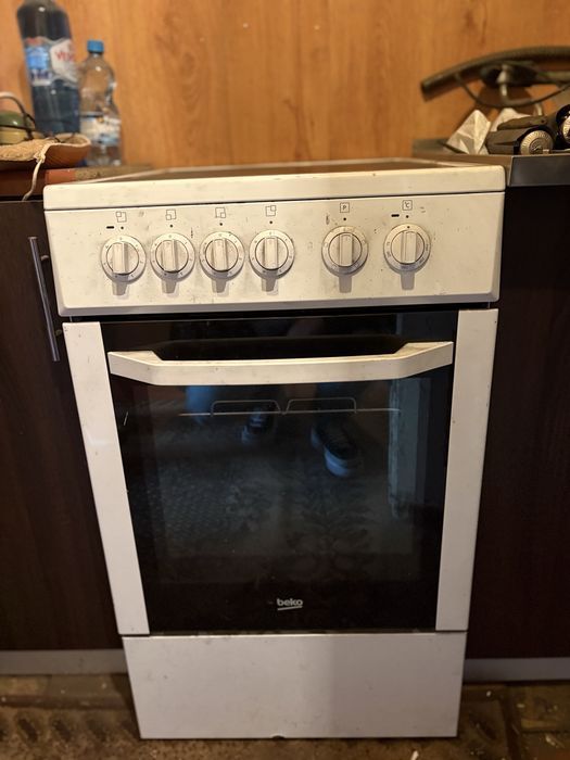 Kuchenka elektryczna Beko FSS57000GW