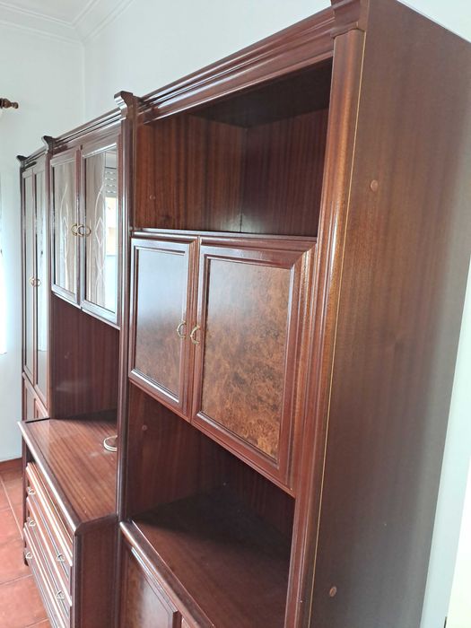 Móvel de Sala Mogno com Bar Cristaleira e espaço TV como NOVO