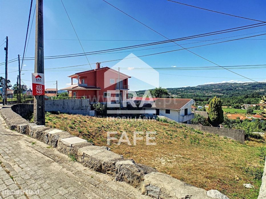 Terreno para construção com 565 m2 em Estorãos