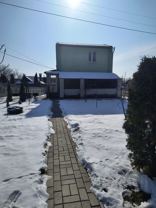 Продається будинок біля річки