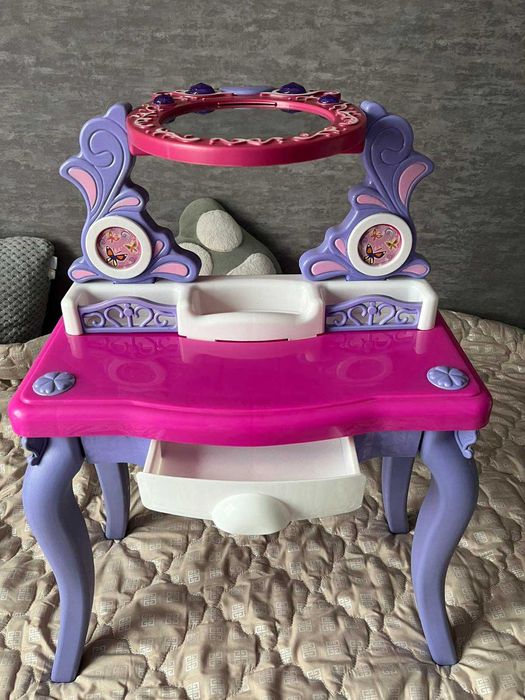 Детский туалетный столик