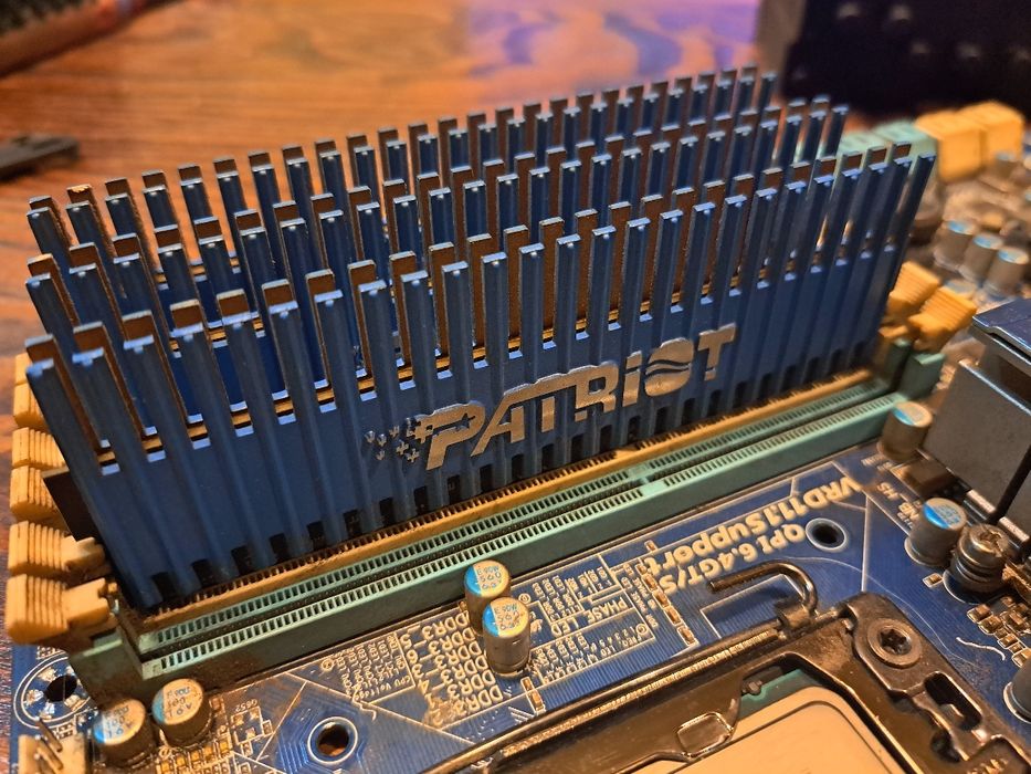 ZESTAW Intel i7-930 socket 1366 Gigabyte X58A-UD3R Patriot 3x2gb DDR3