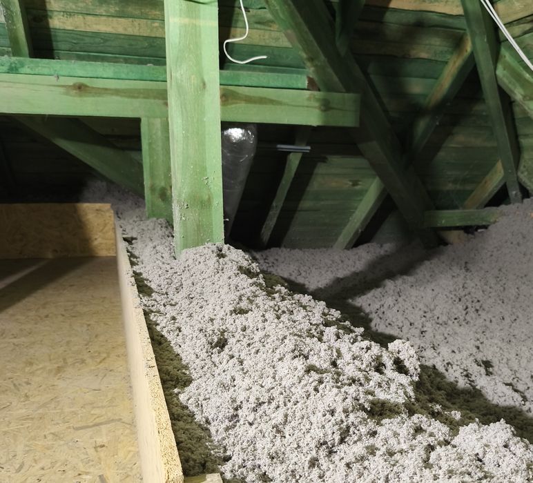 Ocieplenie stropu sufitu wiązar celuloza 30 cm Thermofloc λ 0,037