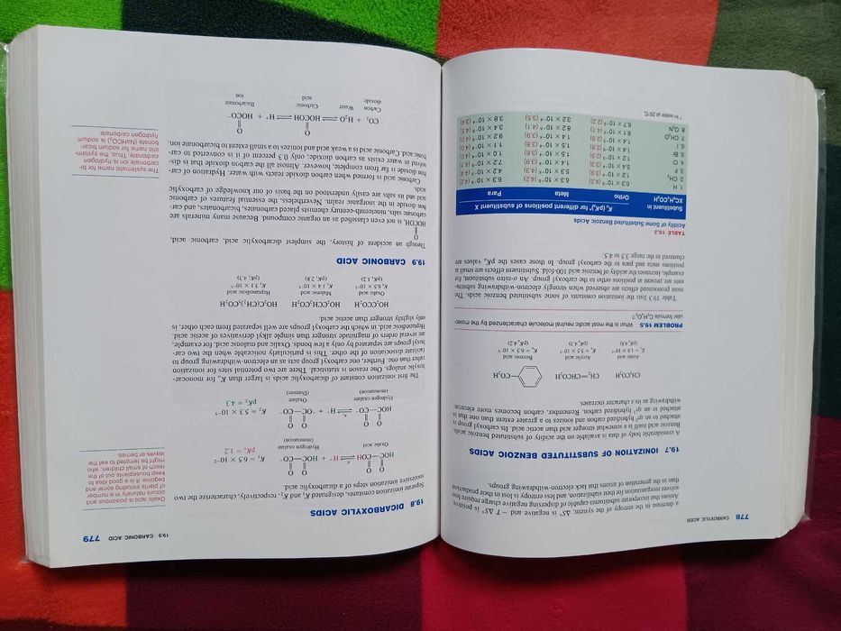 Livro Organic Chemistry, de Francis Carey.