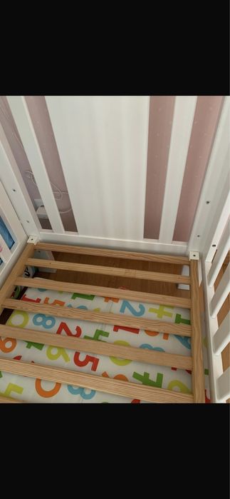 Cama de grades Trama