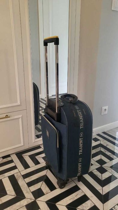 Walizka podróżna na kółkach 55/35/22