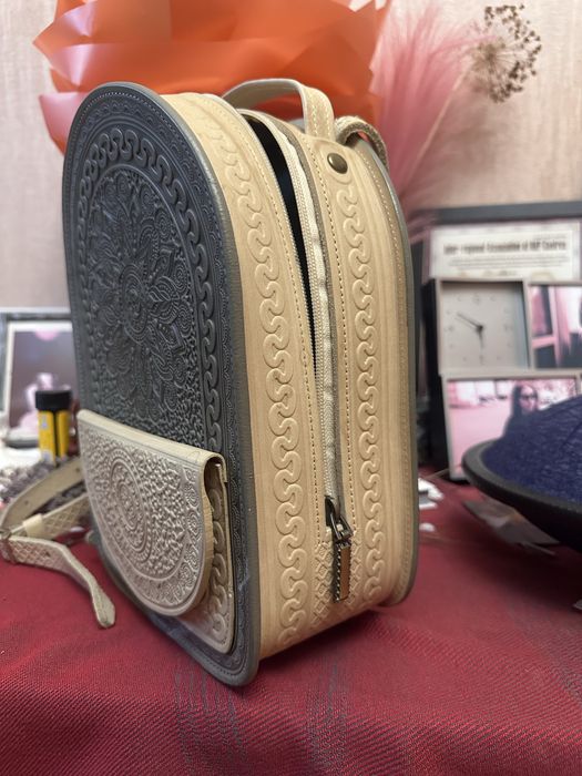 Рюкзак натуральна шкіра бежевий сірий модний