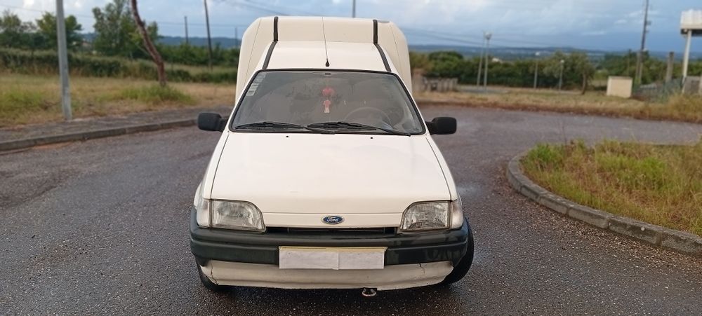 Ford Fiesta Courier 1.8 D ( ler o anúncio até ao fim )