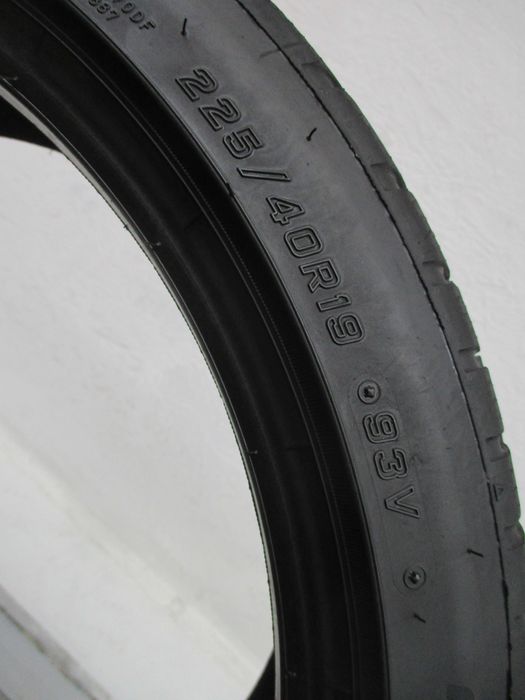 2x 225/40R19 Falken Eurowinter HS02 Pro 6,3mm 23r.