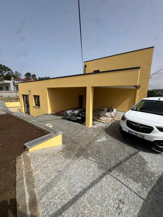 Excelente moradia V2 com possibilidade de passar a V3 SANTO TIRSO