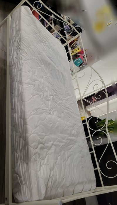 Łóżko  90/200 + materac