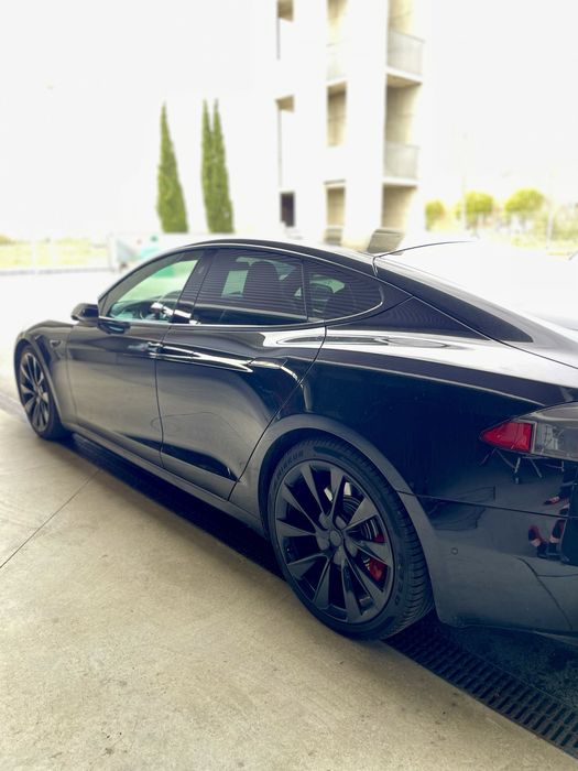 Tesla Model S.