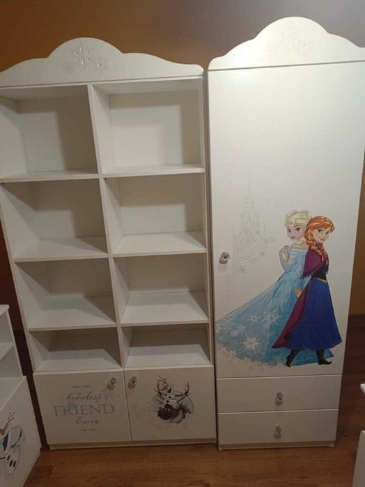 Meble meblik dziecięce z motywem krainy lodu