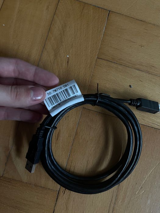 Kabel HDMI/ DVI-D / DisplayPort i wiele różnych