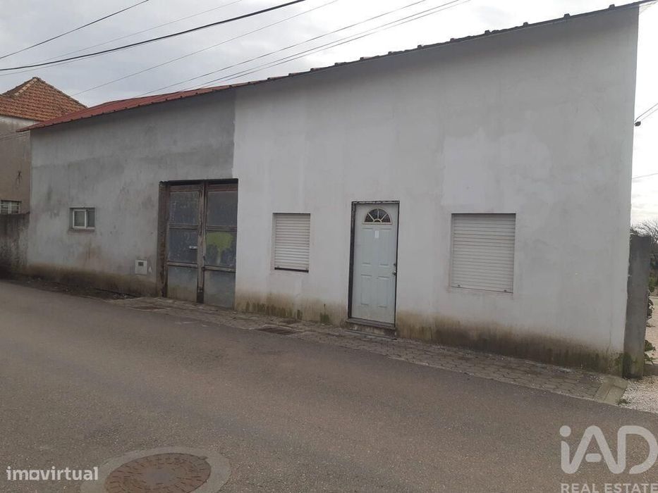 Detached T2 House in Oliveirinha, 170 m²