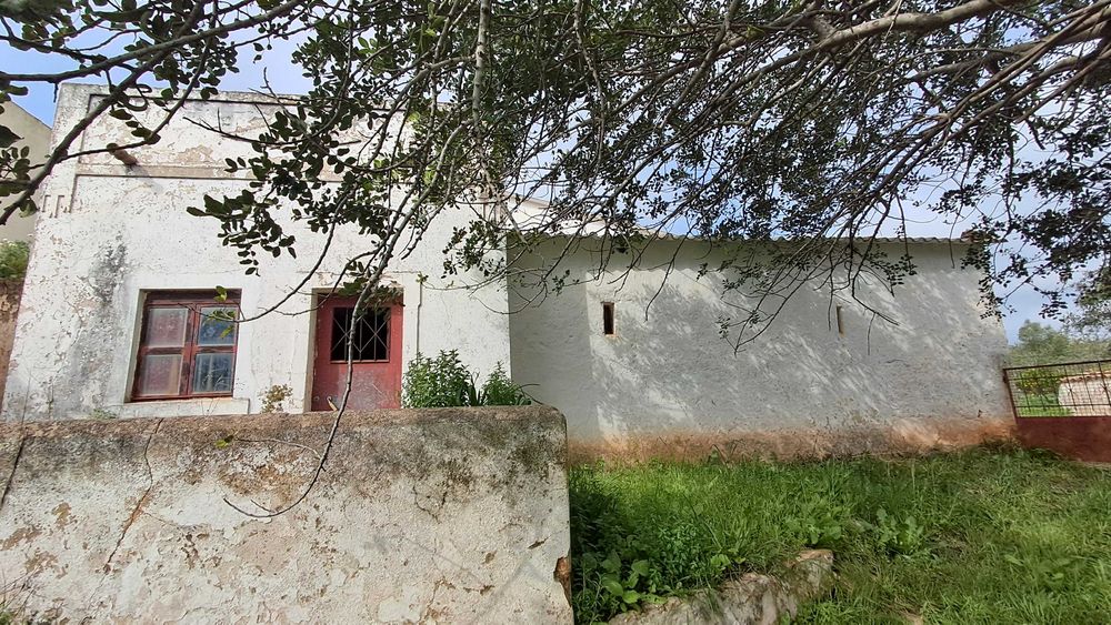 Quintinha com casa em ruínas para reconstrução – Quelfes, Olhão