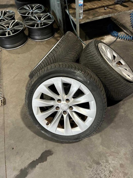 Jantes Tesla Model S 5x120 R19"