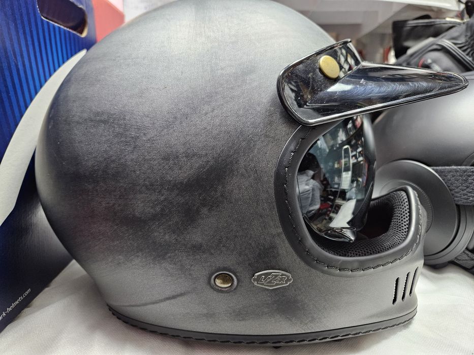 Мотошолом Shark, Lazer, SHOEI, мотокуртка  Alpinestars, Dainese, мотоботи