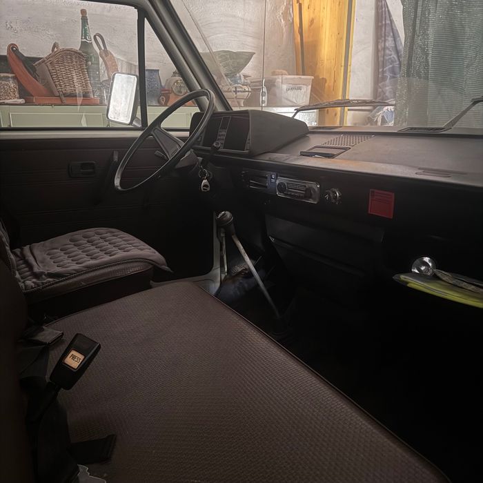 Vende-se Volkswagen Transporter T3 –  Clássica & Versátil!