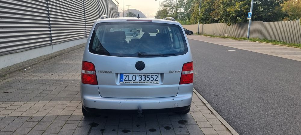 Vw TOURAN  2005 rok 2.0 diesel 140 koni / duże radio / klimatronik / elektryczne szyby /podgrzewane fotele / hak / alufelgi