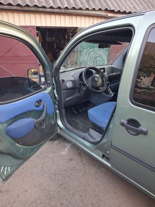 автомобіль фіат добло 1.9тді