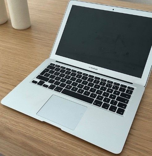 MacBook Air 13" Sequoia