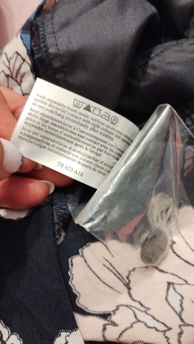 Spodnie typu palazzo z cupro marki Laura Ashley.