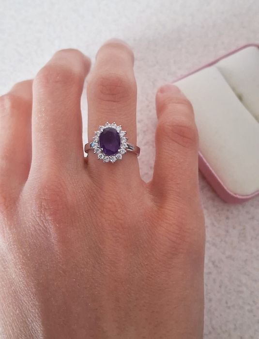 Каблучка 14,5 зі срібла 925 проби з аметистом та фіанітами

Детальніше