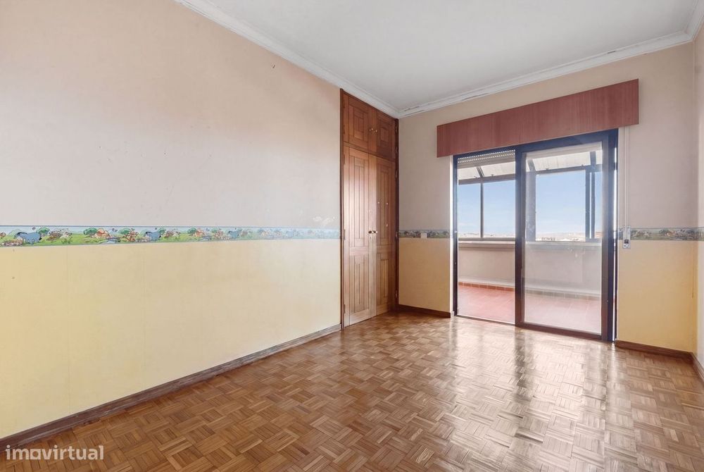 Apartamento T5 com estacionamento, Quinta das Palmeiras, Oeiras