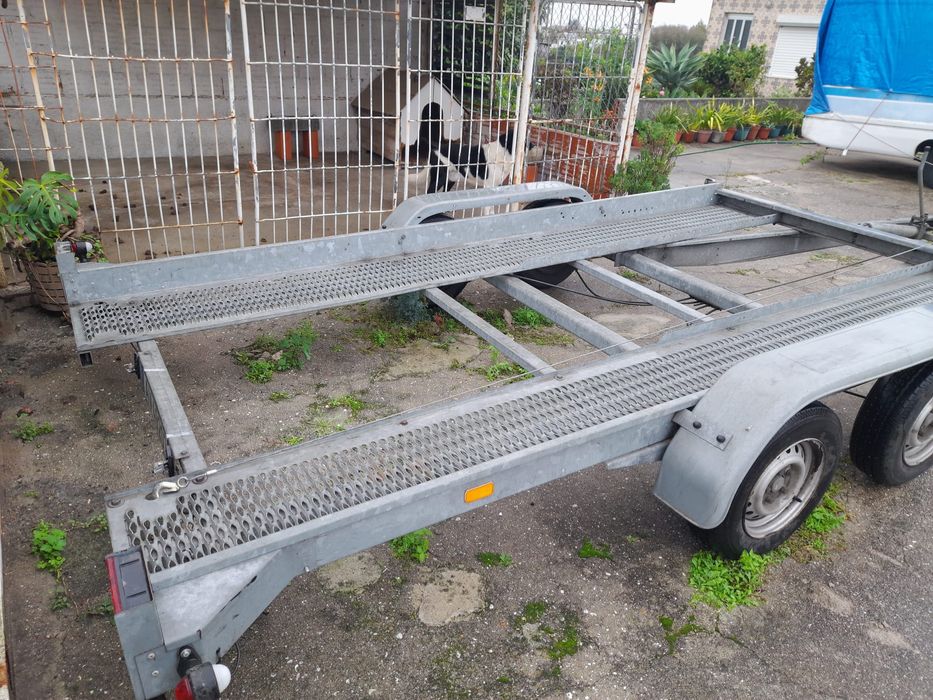 Aluga-se reboque ou presta-se serviço ao Km