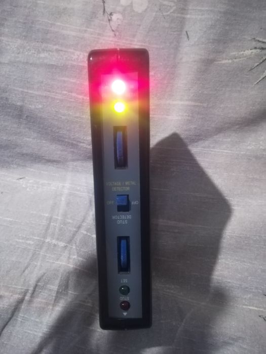 Detektor prądu metali oraz drewna