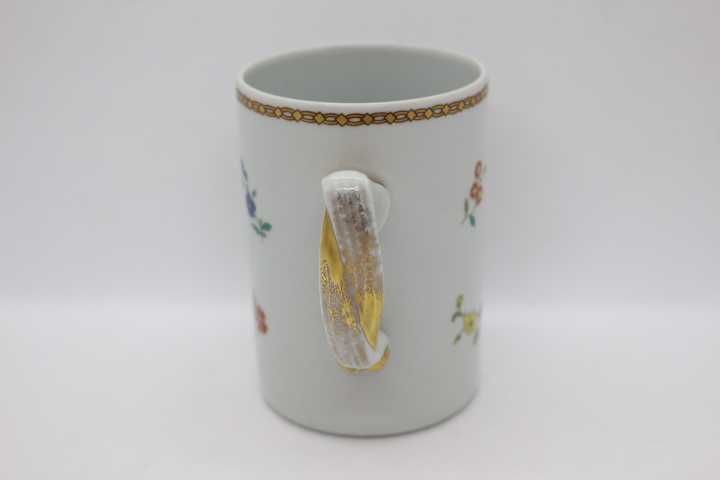 Caneca Vista Alegre Brasão de Armas "Kitson e Gregory" Mottahedeh