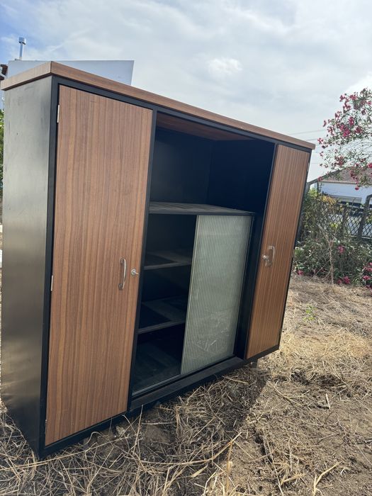 Armário em ferro e madeira