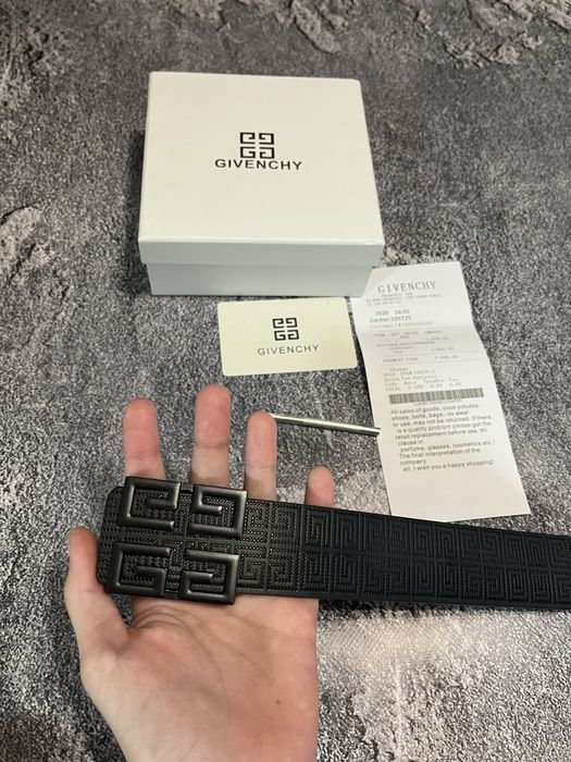 Ремень Givenchy.