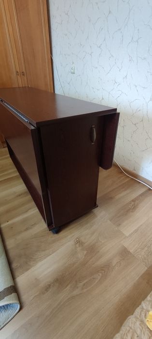 Продається стіл-книжка