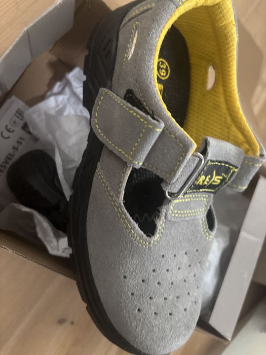 Buty robocze.          .