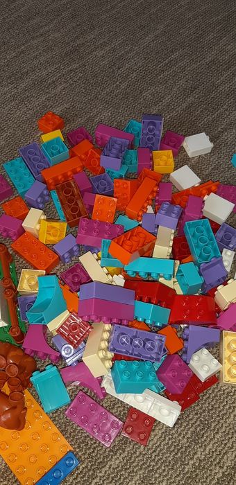 Продам крупне лего з дуже якісного пластику, не гнеться, яскраве