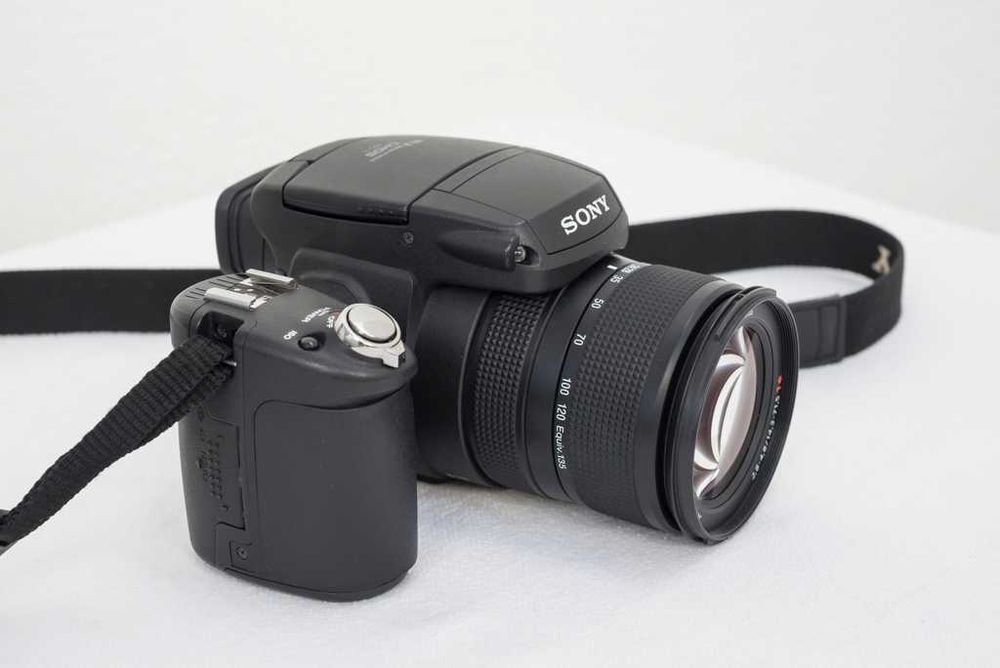 Máquina fotográfica Sony DSC-R1