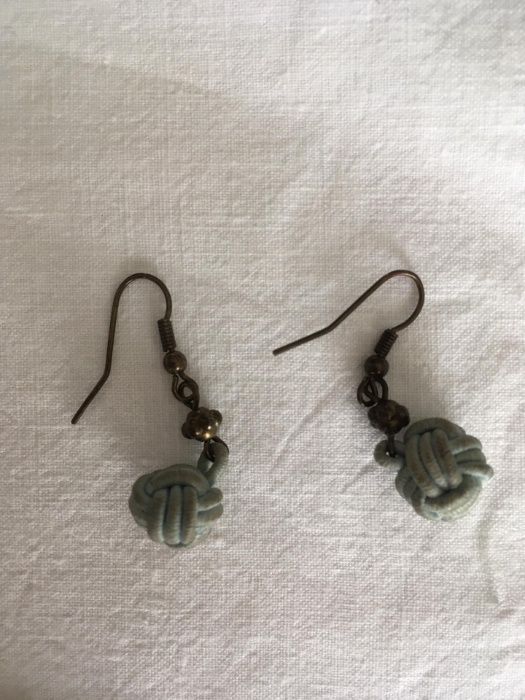 Bijuteria (colares e brincos)