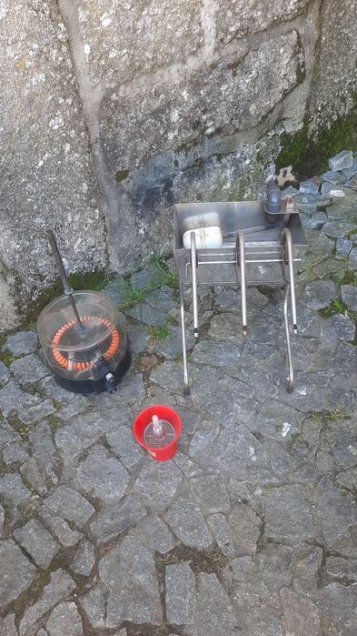 Artigos para engarrafar vinho, e enxugar garrafas