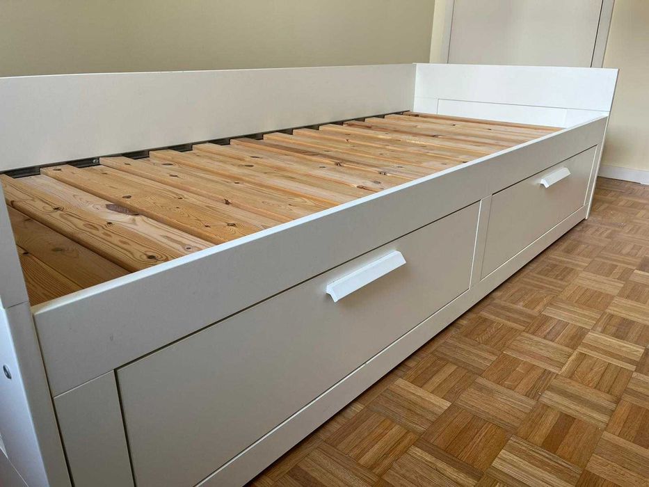 Cama individual/dupla: 2 gavetas, 2 colchões e estrado  Dim. 80x2000cm