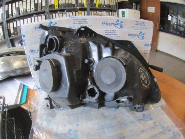 Ótica / farol esquerda RENAULT Clio II (BB0/1/2_, CB0/1/2_)