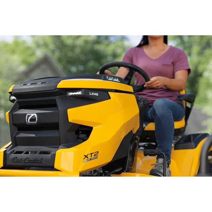 Bardzo mocny TRAKTOREK CUB CADET
Model XT2 QS117 Kawasaki V2 HYDRO PRO