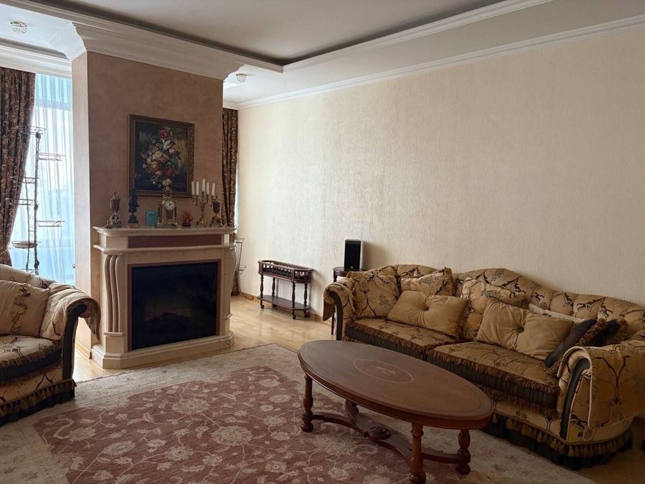 Просторная 3-комнатная квартира, Музкомедия