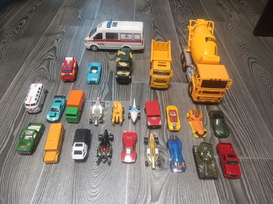 Машинки, модельки