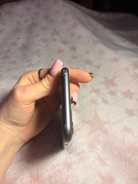 Продам Айфон 11 64 память