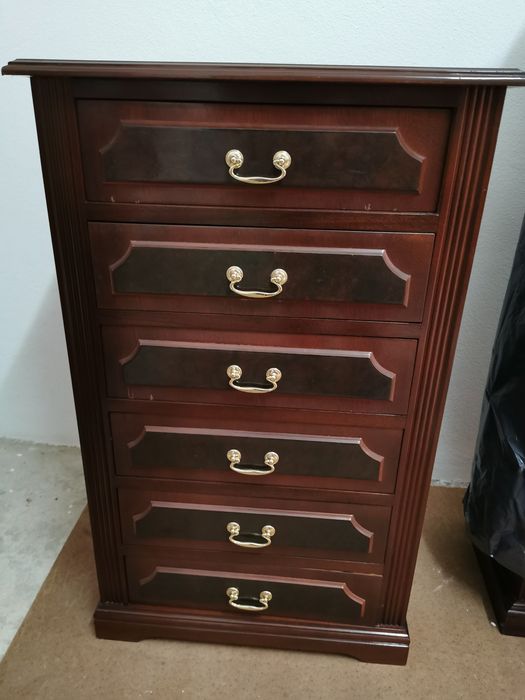 Camiseiro mogno como novo